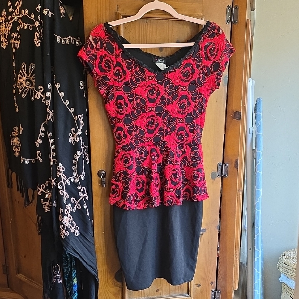 Chic Red and Black Floral Dress